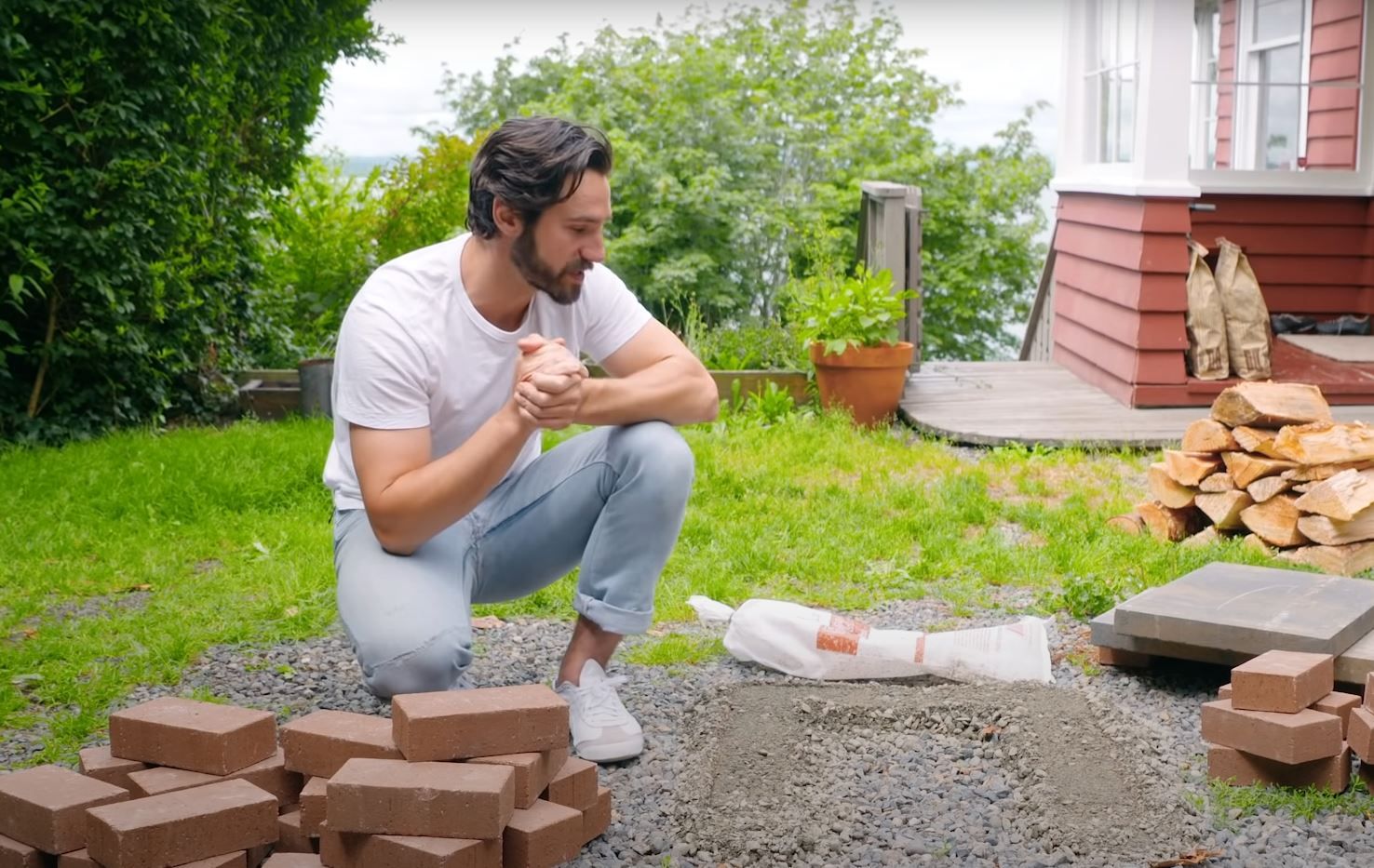 How to build a simple Wood-Fired Pizza Oven from bricks.